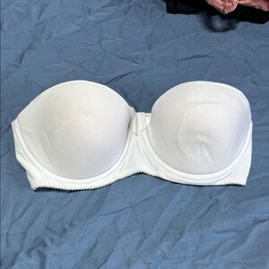 Vassarette Classic White Strapless Bra